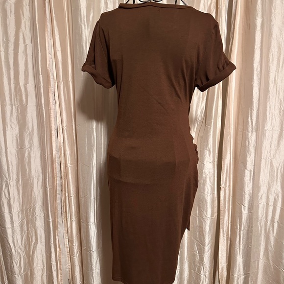 Sophisticated Brown Midi Dress - Picture 2 of 4
